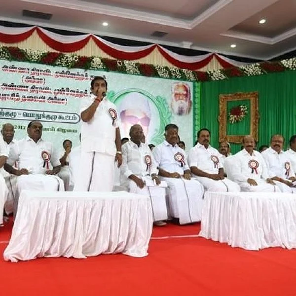 அ.தி.மு.க. அமைச்சர்களின் சர்ச்சைப் பேச்சுகளும்... வறுத்தெடுக்கும் நெட்டிசன்களும்!