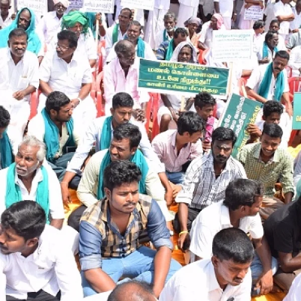 மெரினா, நெடுவாசல், டில்லி வரிசையில் தஞ்சாவூர்?! திரளும் விவசாயிகள்!