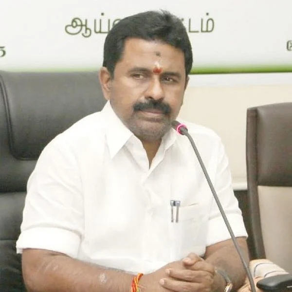 “ஜெயலலிதா கொடுத்த பதவியை பறிக்க தினகரன் யார்?!’’ ஆவேச அமைச்சர் #HallOfShameADMK