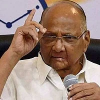 வரலாற்றை திரித்து இந்தியாவை இந்து நாடாக மாற்ற முயற்சி... சரத் பவார்!