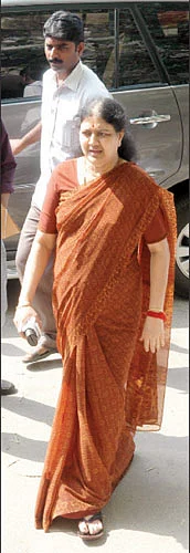 பெங்களூருவில் துள்ளிய சசிகலா