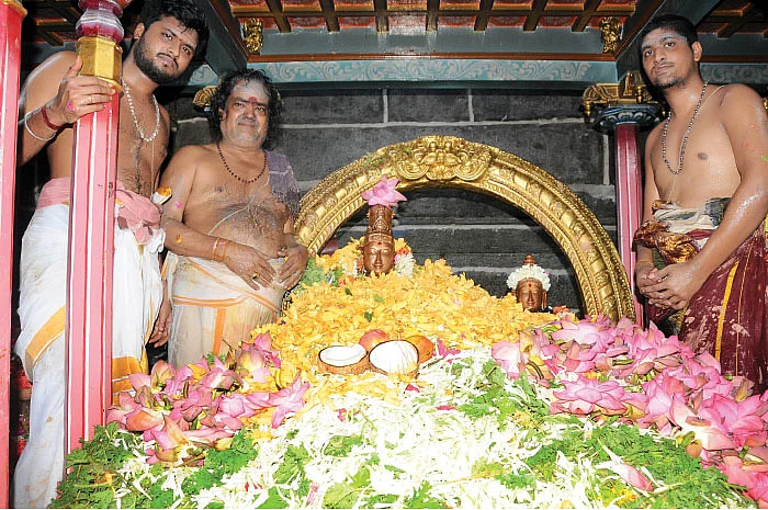 அண்ணாமலையில் அபிஷேகம்!