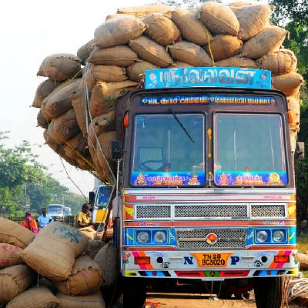 "நான்கு நாள் ஸ்ட்ரைக்கில் ரூ.100 கோடி நஷ்டம்!" - குமுறும் லாரி உரிமையாளர்கள்
