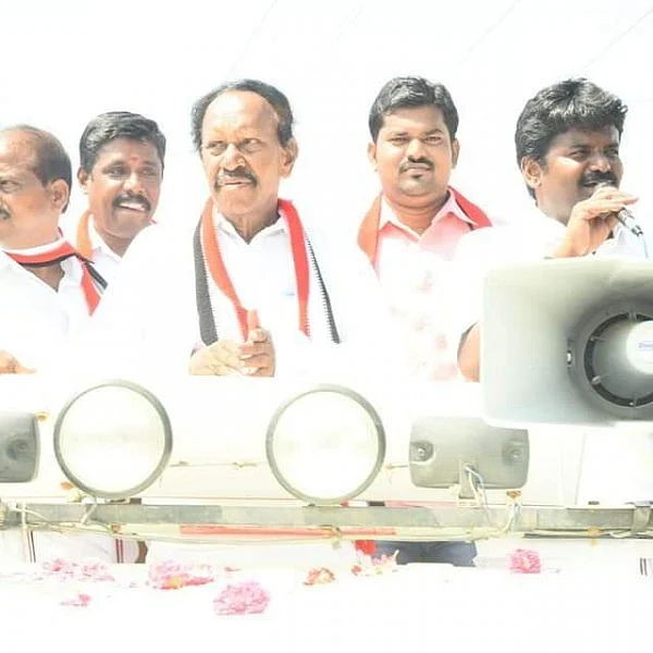 `உங்களுக்காக உழைத்தே கறுத்துப்போயிட்டேன்; தம்பிதுரைக்கு ஓட்டு போடுங்க!'- விஜயபாஸ்கர் பிரசாரம்