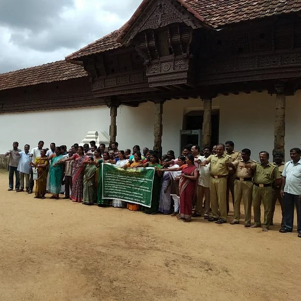 அரசு அலுவலகங்களில் இங்க் பேனா மட்டுமே பயன்படுத்த வேண்டும் - கேரள அரசு அதிரடி உத்தரவு!