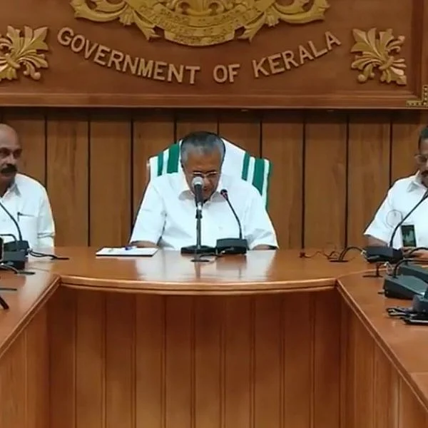 'படகு சிரமமா இருக்கு; கூடுதலாக ஹெலிகாப்டர் வேண்டும்'- மத்திய அரசுக்கு பினராயி வேண்டுகோள்
