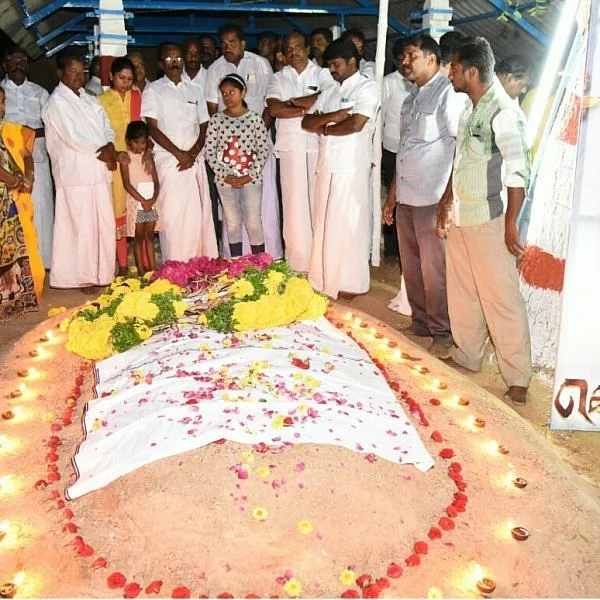 கொம்பன் காளை நினைவிடத்தில் அஞ்சலிசெலுத்திய விஜயபாஸ்கர்..!
