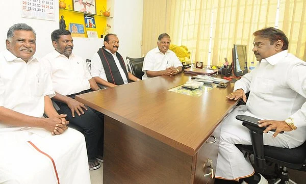 ஜெயலலிதாவின் அதிரடி வியூகம் கூட்டணிக்கா... குழப்புவதற்கா?