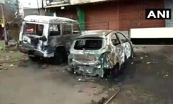 சட்ட விரோத குடிநீர் இணைப்புக்கு மோதிக் கொண்ட மக்கள்! - மகாராஷ்டிராவில் வெடித்த கலவரம்