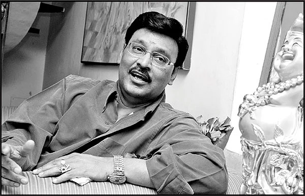 பன்னீருக்குத்தான் மக்கள் ஆதரவு! - புள்ளிவிவரம் காட்டுகிறார் பாக்யராஜ்
