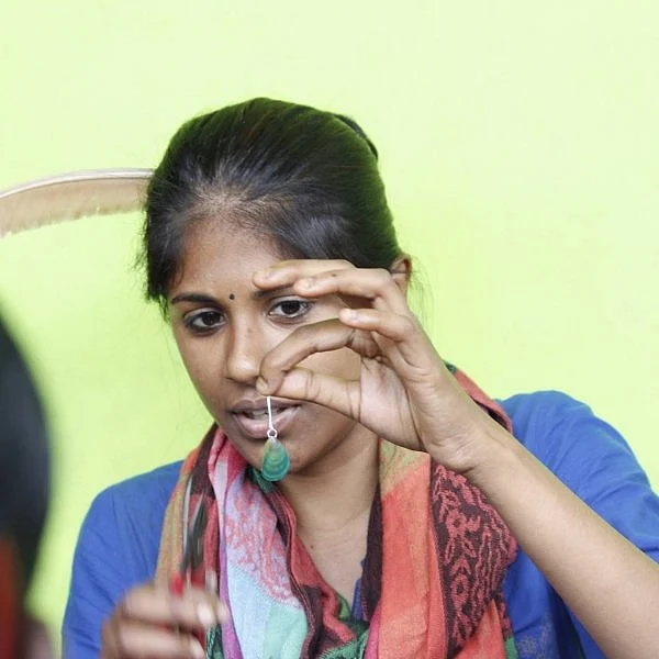 மயிலிறகு, சங்கு, கிளிஞ்சல்களில் ஆபரணம்... குழந்தைகளுக்கான இலவசப் பயிற்சி!
