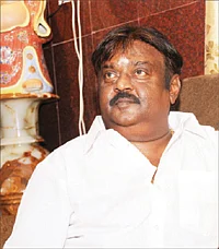 மிஸ்டர் கழுகு: டெசோ...! புஸ்ஸ்ஸ்சோ