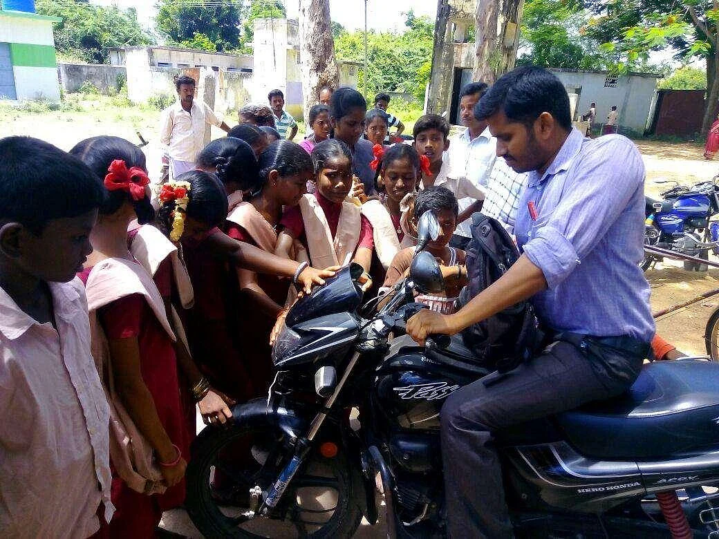 மகளிர் காவல் நிலையத்துக்கு வந்த ஆசிரியர் பகவான் பஞ்சாயத்து!