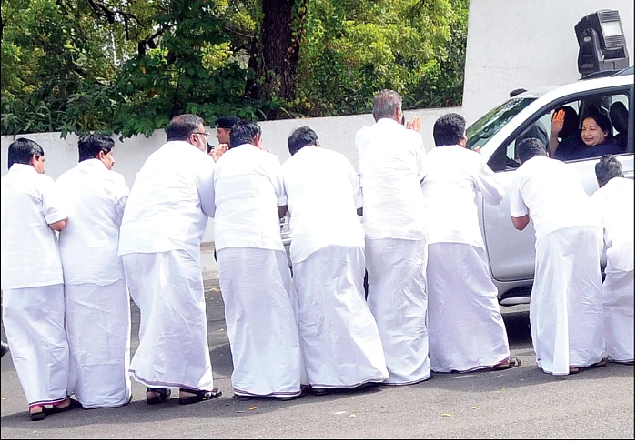 “அம்மாவை மறந்த அ.தி.மு.க!” - பிறந்தநாள் கூட்டங்கள்கூட நடக்கவில்லை...