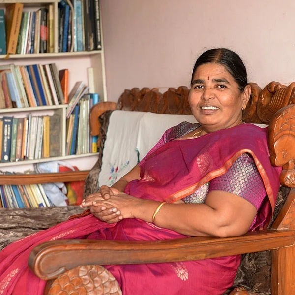 ``பசங்க நிறைய பொண்ணுங்ககூட பழகணும்'' - `நக்கலைட்ஸ்' தனம் அம்மா