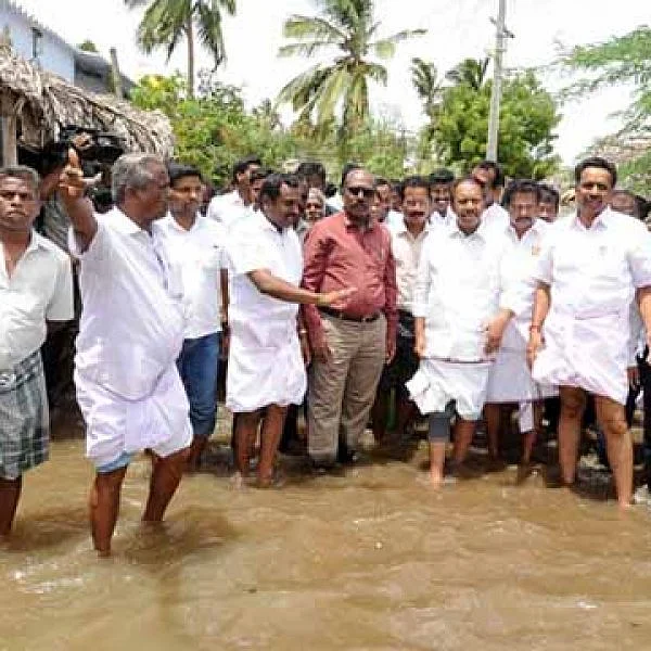 காவிரி வெள்ளத்தால் பாதிக்கப்பட்ட 56 குடும்பங்கள்! - முன்கூட்டியே வெள்ள அபாய எச்சரிக்கை செய்யாததுதான் காரணமா?