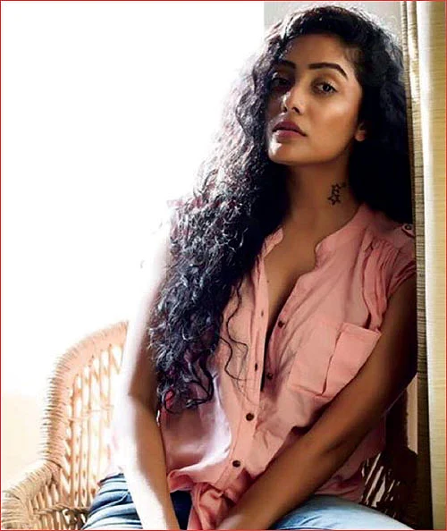 மாடல் மங்காத்தாஸ்..!