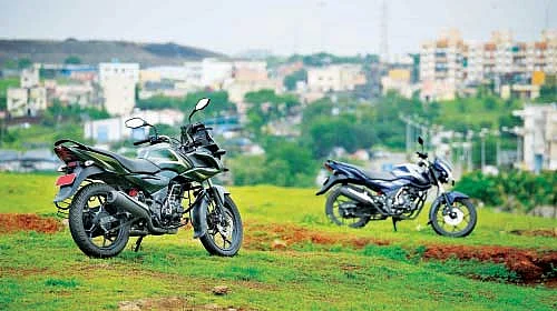பஜாஜின் சூப்பர் குடும்பம்!