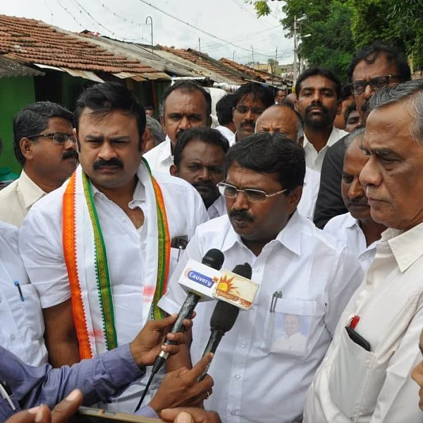``போராட்டத்தைத் தடுக்க நினைக்கிறார் அமைச்சர் வேலுமணி" - தி.மு.க எம்.எல்.ஏ புகார்!