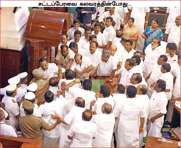 நாற்காலிகள் காட்டிய நாகரிகம்! - சரித்திரம் படைத்தது சட்டப் பேரவை