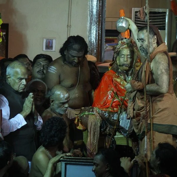 சங்கர மடத்தில் ஜெயேந்திரர் இறுதிச் சடங்கு! - ஆளுநர், மத்திய அமைச்சர்கள் பங்கேற்பு