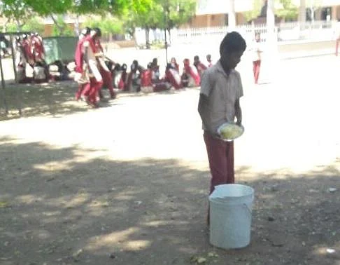 `தமிழக அரசின் மதிய உணவுத் திட்டத்தில் மாற்றம் கொண்டு வர வேண்டும்’ - வலுக்கும் புதிய கோரிக்கை