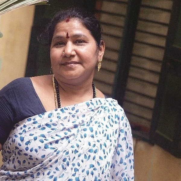''உலகத்திலேயே கொடுமையானது... இறுதிச் சடங்கு செய்யக்கூட ஆள் இல்லாம போறது!" - ஆதரவற்ற சடலங்களை அடக்கம் செய்யும் நீலா