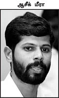 ஆசீக் மீரா என்னை மிரட்டுகிறார்