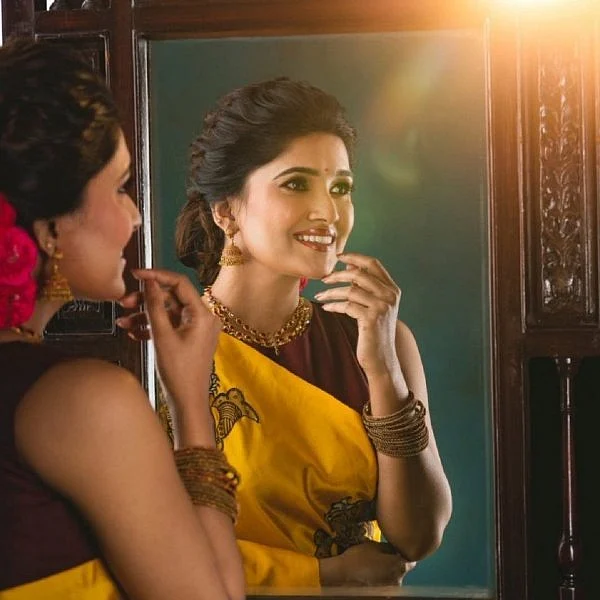`சின்னத்திரைக்கு ஓய்வு; படங்களில் தீவிரம் காட்டி வருகிறேன்!’ - வாணிபோஜன்