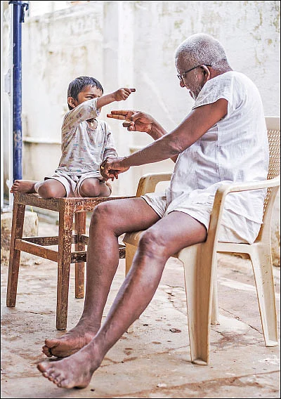கலைஞன், மக்களுடன் உரையாட வேண்டும் - சந்ரு