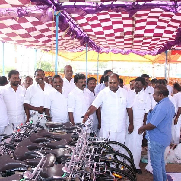 `எய்ம்ஸ் வந்தது; 8 வழிச் சாலையும் வந்தது!' - பா.ஜ.க நட்பு குறித்து அமைச்சர் உதயகுமார்