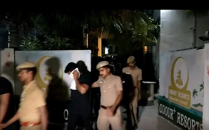 ஸ்கெட்ச் போட்டது ரவுடிகளுக்கு; சிக்கியதோ..?! மாமல்லபுரம் நள்ளிரவு ரிசார்ட் நிலவரம்