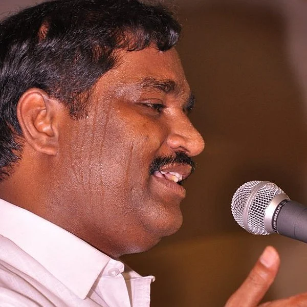 `தேர்வெழுத வழிச்செலவுக்குத் திண்டாடும் மாணவர்கள்..!' - வேதனையைச் சொல்லும் வேல்முருகன்