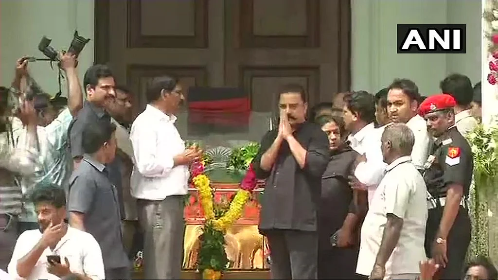 Live update: மெரினாவில் விதைக்கப்பட்டார் கலைஞர்! #Karunanidhi