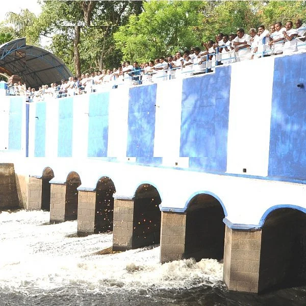 ‘காவிரி தீர்ப்புக்கு மாறாக பவானிசாகர் நீர் திறப்பு’ - கொந்தளிக்கும் கீழ்பவானி விவசாயிகள்!