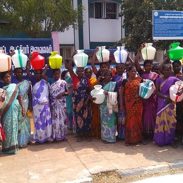 `கழிப்பறை கட்ட மூவாயிரம் லஞ்சம் கொடுத்தால்தான் நூறு நாள் வேலை! - குமுறும் கிராம மக்கள்