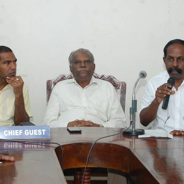 `மீனவர்களைக் கண்டுபிடிக்க செயற்கைக்கோள் தொழில்நுட்பம்!' - சமூக ஆர்வலர்கள் கோரிக்கை