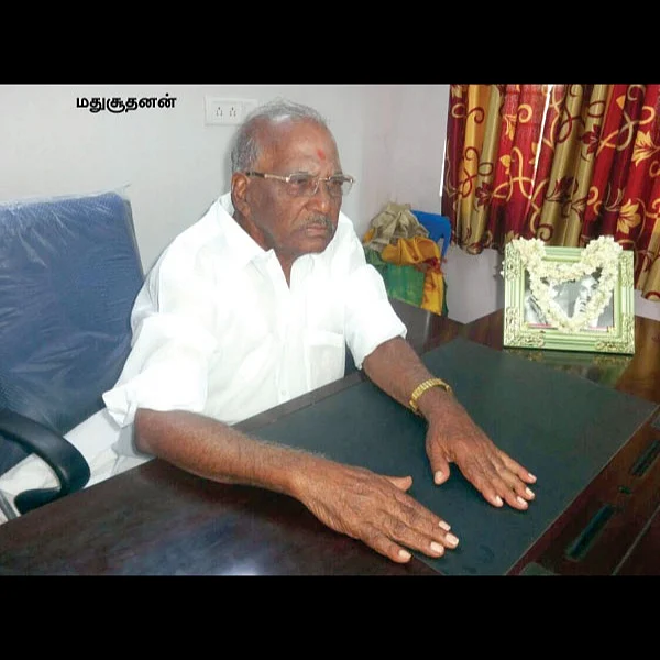 இனி சசிகலா குடும்பத்தில் ஒருவர் பின் ஒருவராக சிறைக்குப் போவார்கள்!