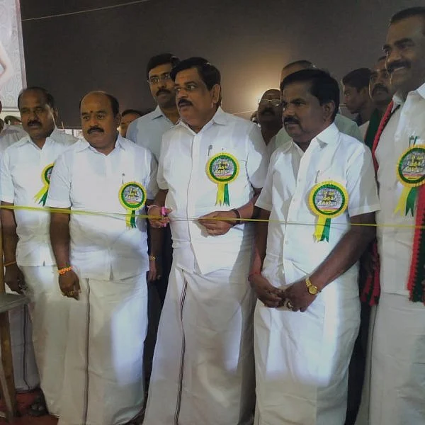அடம்பிடித்த எம்.எல்.ஏ; 2 முறை ரிப்பன் வெட்டிய அமைச்சர்! - திருப்பூர் புத்தக விழா காட்சி