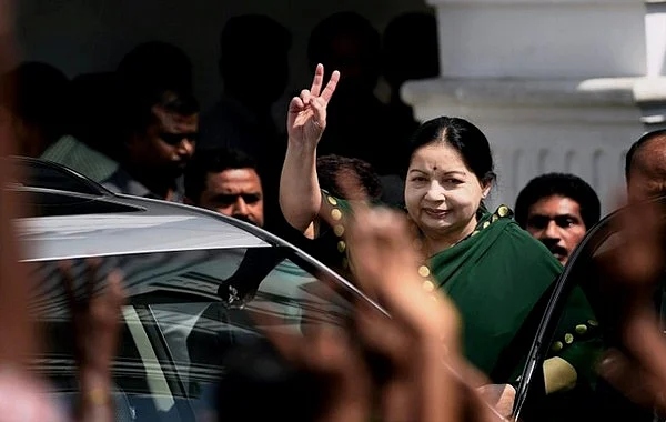 ஜெ.பிரசாரக் கூட்டத்தில் உயிர்ப்பலிகள்: அரசுக்கு மனித உரிமை ஆணையம் நோட்டீஸ்!