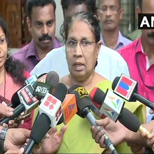 `தவறு நடப்பது சகஜம்தான்!’ - பாலியல் புகார்குறித்து கேரள மகளிர் ஆணையத் தலைவி சர்ச்சைக் கருத்து