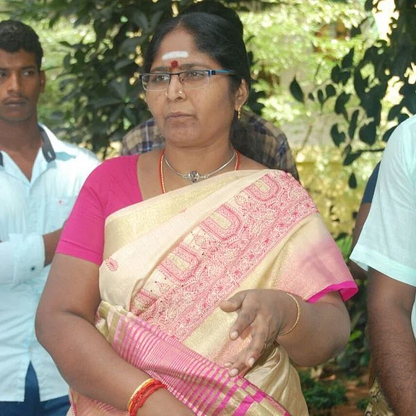 'கர்நாடகாவை மிரட்ட 30 ரூபாய் கேசட் போதும்!’ - வீரப்பனை நினைவுகூர்ந்த முத்துலட்சுமி