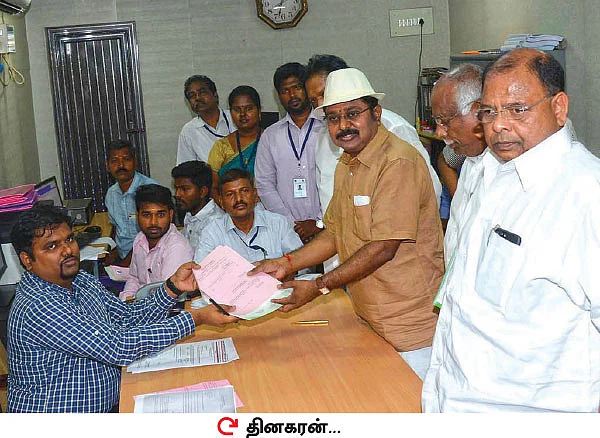 சின்னத்தை காவு வாங்கிய சின்னம்மா! - டெல்லி TO ஆர்.கே.நகர்