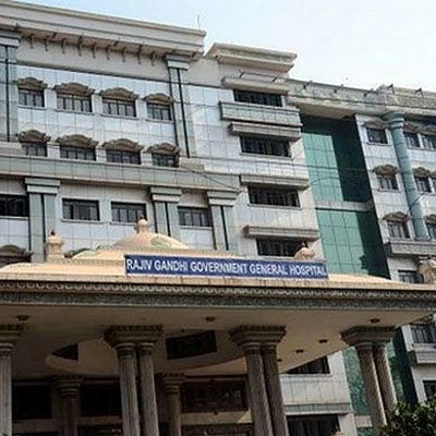 'அரசு மருத்துவமனை தீ விபத்தில் உயிரிழந்தவர்களின் குடும்பங்களுக்கு இழப்பீடு வழங்க வேண்டும்!'