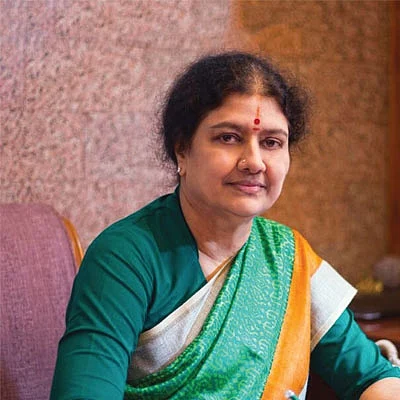 மிஸ்டர் கழுகு: பங்கு பிரித்தார் சசிகலா! - ஆட்சிக்கு நடராஜன்... கட்சிக்கு திவாகரன்!!