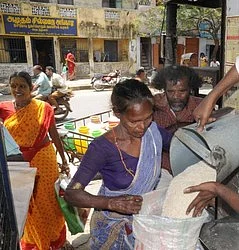 வருமான வரி செலுத்துவோருக்கு ரேஷன் பொருட்களை நிறுத்தலாமா?