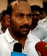 பள்ளி மாணவர்களுக்கு சூடுவைத்த ஆசிரியை கைது!