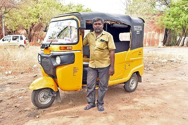ஆட்டோ கூரையில் தென்னங்கீற்று... திருச்சியில் ஓர் இயற்கை ஏ.சி ஆட்டோ!