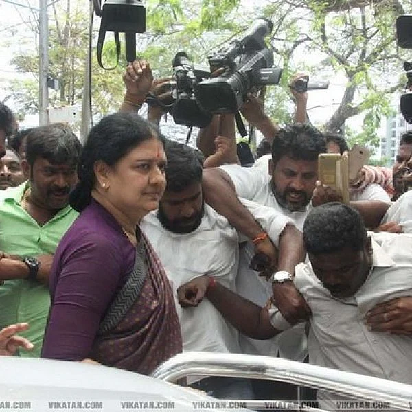 பினாமி சட்டம்... சிறப்பு நீதிமன்றம்... சிறைவாசி சசிகலாவிடம் அடுத்த விசாரணை!