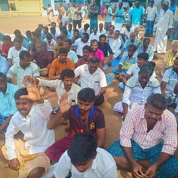 `பாசனக் கால்வாயில் கலக்கும் கழிவுநீர்!’ - அரைகுறை பாதாளச்சாக்கடை திட்டத்தால் மக்கள் அவதி